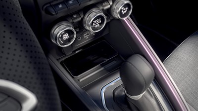 Renault Clio E-Tech full hybrid - Безжичен индукциски полнач за телефон
