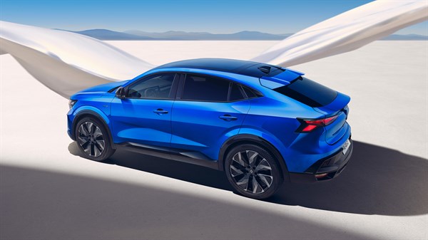 Rafale E-Tech целосен хибриден - динамичен профил