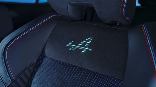 Rafale E-Tech хибрид - внатрешност на возилото