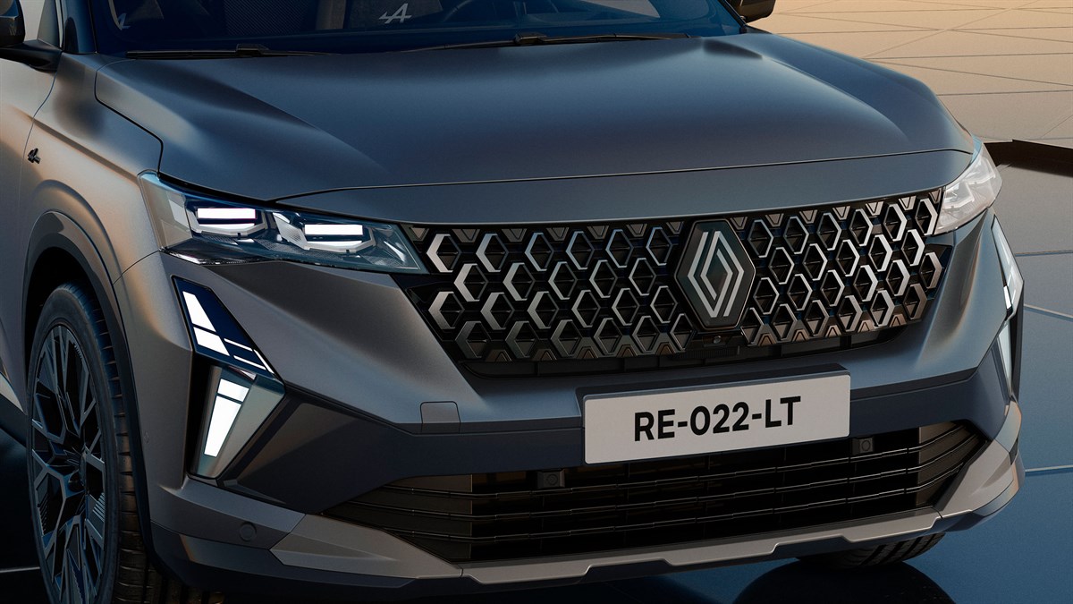Предниот дел од Renault Austral full hybrid E-Tech со неговата препознатлива решетка и LED светла.