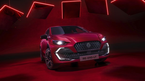 Ново Renault Clio од напред, со вклучени светла и експресивен преден дел.
