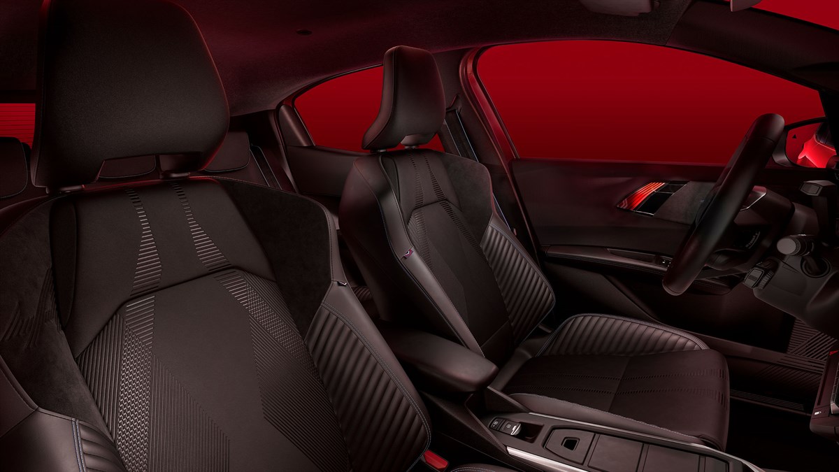 Предните седишта на новиот Renault Clio се направени од рециклирани материјали, со акцент на 3D текстури и спортски дизајн.