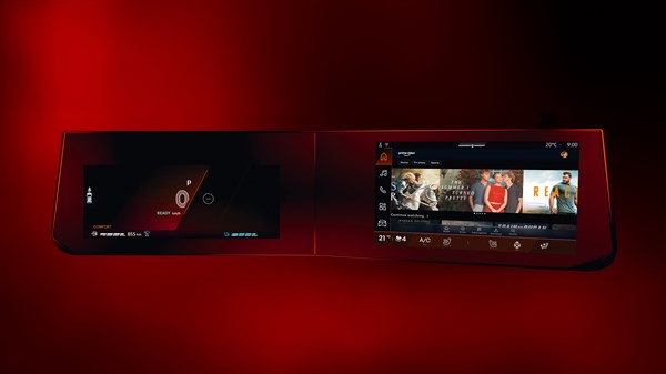 Дигитален систем openR link во возилото со два 10-инчни екрани што прикажуваат мени за навигација и забава на црвена позадина