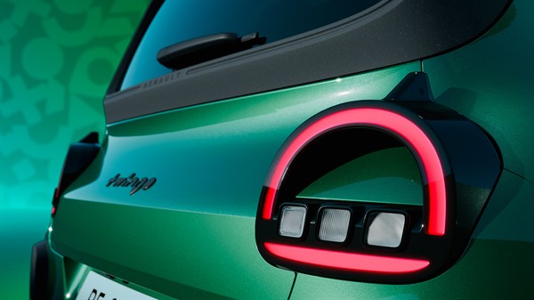 Задно светло и приклучок за полнење за електричното возило Renault Twingo E-Tech